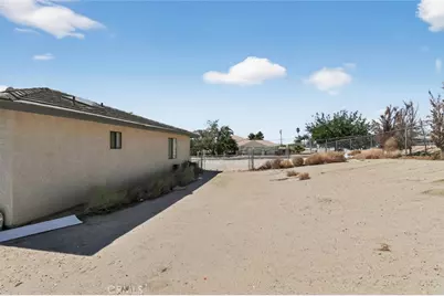 18539 Symeron Road, Apple Valley, CA 92307 - Photo 2