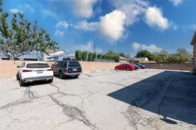 11341 Victory Boulevard, North Hollywood, CA 91606 - Photo 14