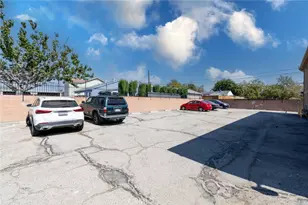 11341 Victory Blvd, North Hollywood, CA 91606 - Photo 14