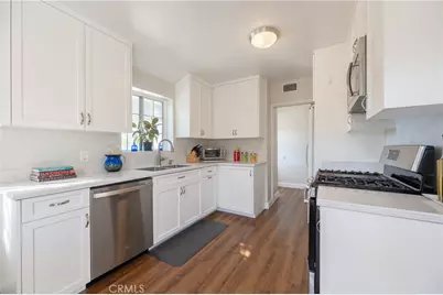 15815 Bassett Street, Lake Balboa, CA 91406 - Photo 2