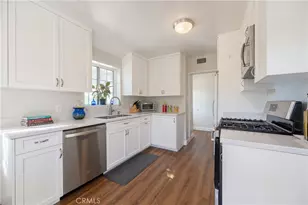 15815 Bassett St, Lake Balboa, CA 91406 - Photo 2