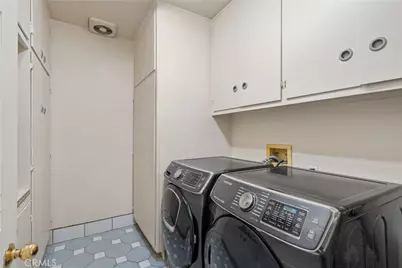 13001 Debby Street, Los Angeles, CA 91401 - Photo 24