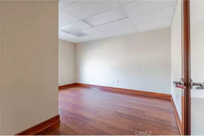 1020 W Magnolia Boulevard, Burbank, CA 91506 - Photo 6