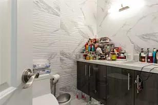 7901 Via Stefano, Burbank, CA 91504 - Photo 36