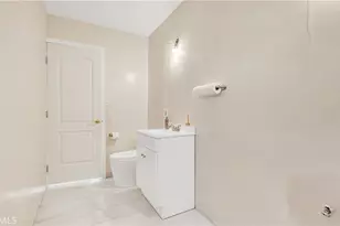 11200 Amestoy, Granada Hills, CA 91344 - Photo 36