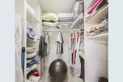 9775 Via Roma, Burbank, CA 91504 - Photo 24