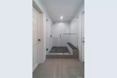 902 E Walnut Avenue, Burbank, CA 91501 - Photo 16