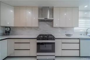 902 E Walnut Ave, Burbank, CA 91501 - Photo 8