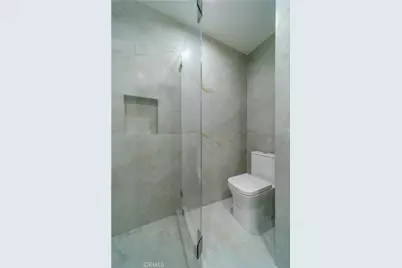 902 E Walnut Avenue, Burbank, CA 91501 - Photo 18