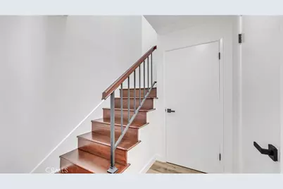 527 E Elmwood #B, Burbank, CA 91501 - Photo 16