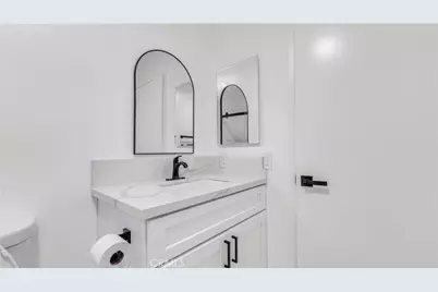 527 E Elmwood #B, Burbank, CA 91501 - Photo 10