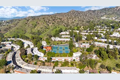 7764 Via Capri, Burbank, CA 91504 - Photo 32