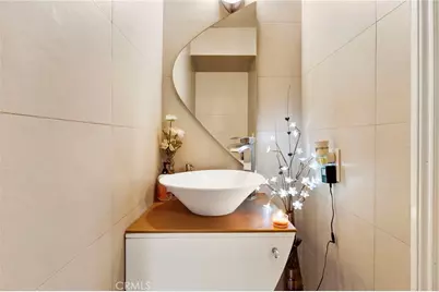 7764 Via Capri, Burbank, CA 91504 - Photo 14