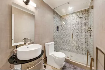 7764 Via Capri, Burbank, CA 91504 - Photo 22