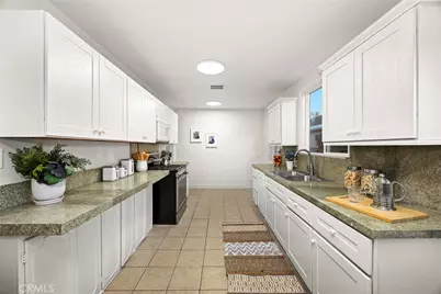 5052 Newcastle, Encino, CA 91316 - Photo 16