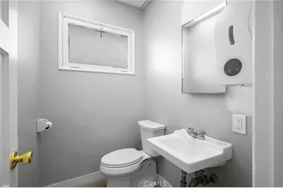 2304 2306 W Burbank Boulevard, Burbank, CA 91506 - Photo 12