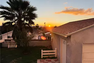 8321 Valecrest Dr, Los Angeles, CA 91352 - Photo 34