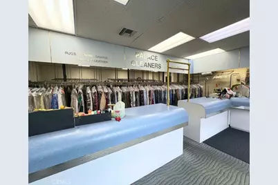 1040 W Kenneth Rd, Glendale, CA 91202 - Photo 4