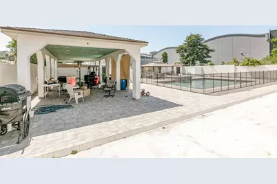 11024 Peoria Street, Los Angeles, CA 91352 - Photo 26