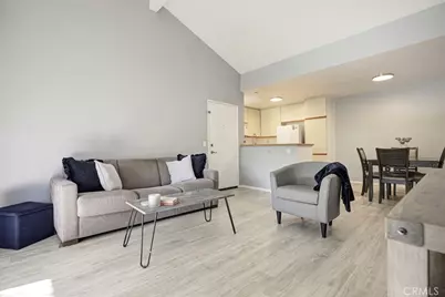 27620 Susan Beth Way #L, Saugus, CA 91350 - Photo 4