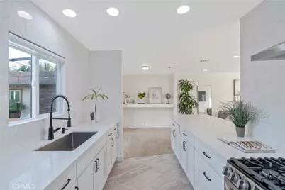 8450 Calvin Avenue, Northridge, CA 91324 - Photo 4