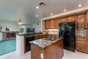 21714 Agajanian Ln, Saugus, CA 91350 - Photo 10