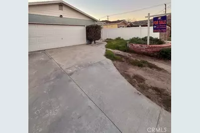 10549 Rhodesia, Sunland, CA 91040 - Photo 2