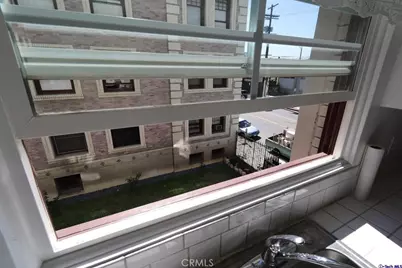 2121 James M Wood Boulevard #224, Los Angeles, CA 90006 - Photo 24