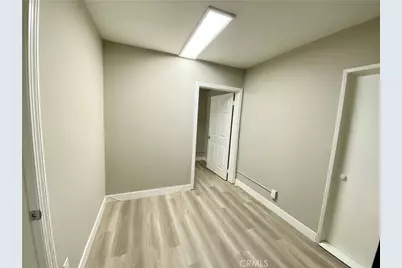 13735 Victory Boulevard #6/6A, Van Nuys, CA 91401 - Photo 6