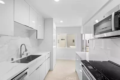 949 N Kings #215, West Hollywood, CA 90069 - Photo 18