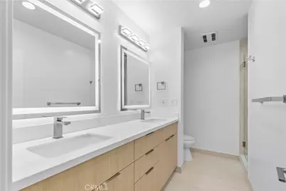 949 N Kings #215, West Hollywood, CA 90069 - Photo 38