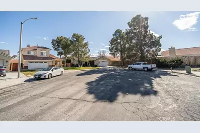 45664 Balmoral Court, Lancaster, CA 93534 - Photo 32