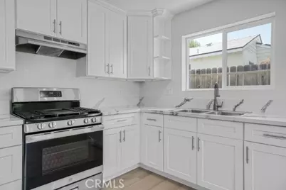 19120 Bessemer, Tarzana, CA 91335 - Photo 32