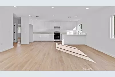 6842 Cedros Avenue, Van Nuys, CA 91405 - Photo 6