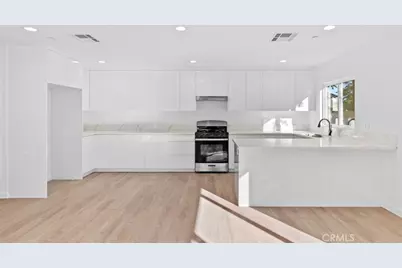 6842 Cedros Avenue, Van Nuys, CA 91405 - Photo 8