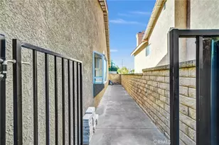 20061 Shadow Hills Ct, Saugus, CA 91390 - Photo 30