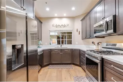 10604 Valley Spring Lane #105, Toluca Lake, CA 91602 - Photo 6