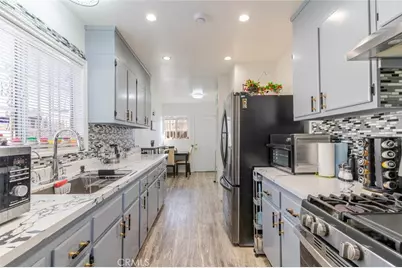 7230 Case Avenue, Los Angeles, CA 91352 - Photo 10