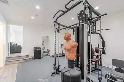 7230 Case Avenue, Los Angeles, CA 91352 - Photo 20