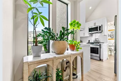 427 E Orange Grove Ave #301, Burbank, CA 91501 - Photo 12