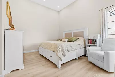 427 E Orange Grove Ave #301, Burbank, CA 91501 - Photo 14