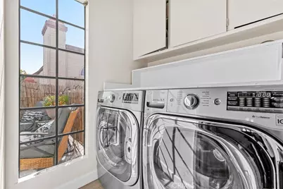 427 E Orange Grove Ave #301, Burbank, CA 91501 - Photo 30