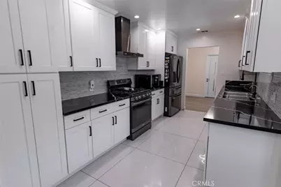 9711 Wheatland Avenue, Shadow Hills, CA 91040 - Photo 10