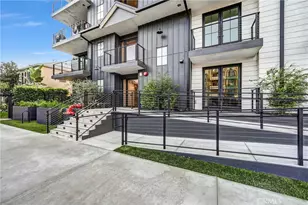 10352 Riverside Dr, Toluca Lake, CA 91602 - Photo 8