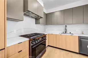 10352 Riverside Dr, Toluca Lake, CA 91602 - Photo 14