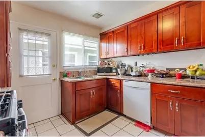 12806 Oxnard Street, North Hollywood, CA 91606 - Photo 12