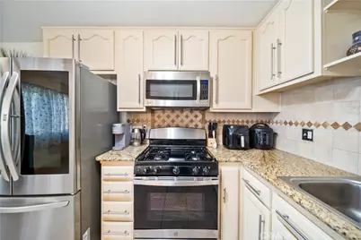 19950 Sherman Way Unit A #A, Winnetka, CA 91306 - Photo 18