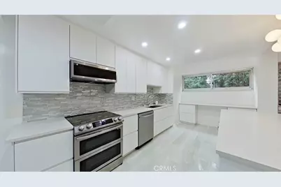 10450 Wilshire Boulevard #2A, Los Angeles, CA 90024 - Photo 2