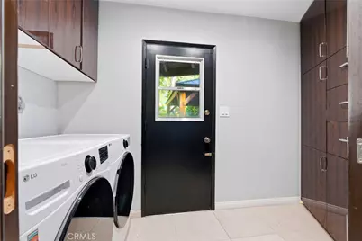 5836 Winnetka Avenue, Woodland Hills, CA 91367 - Photo 12