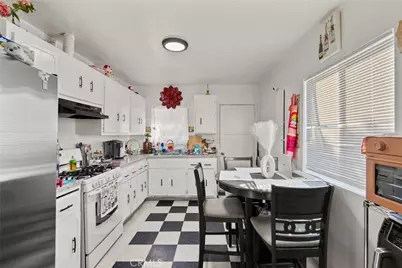 11816 Victory Boulevard, North Hollywood, CA 91606 - Photo 10